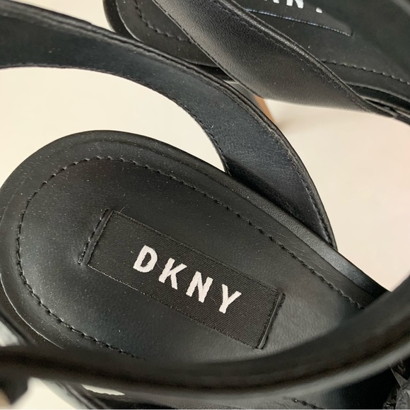 DKNY Womens ivy Peep Toe high heel Ankle Strap Sandals Multi/Snake print US 7 M - Picture 2 of 10